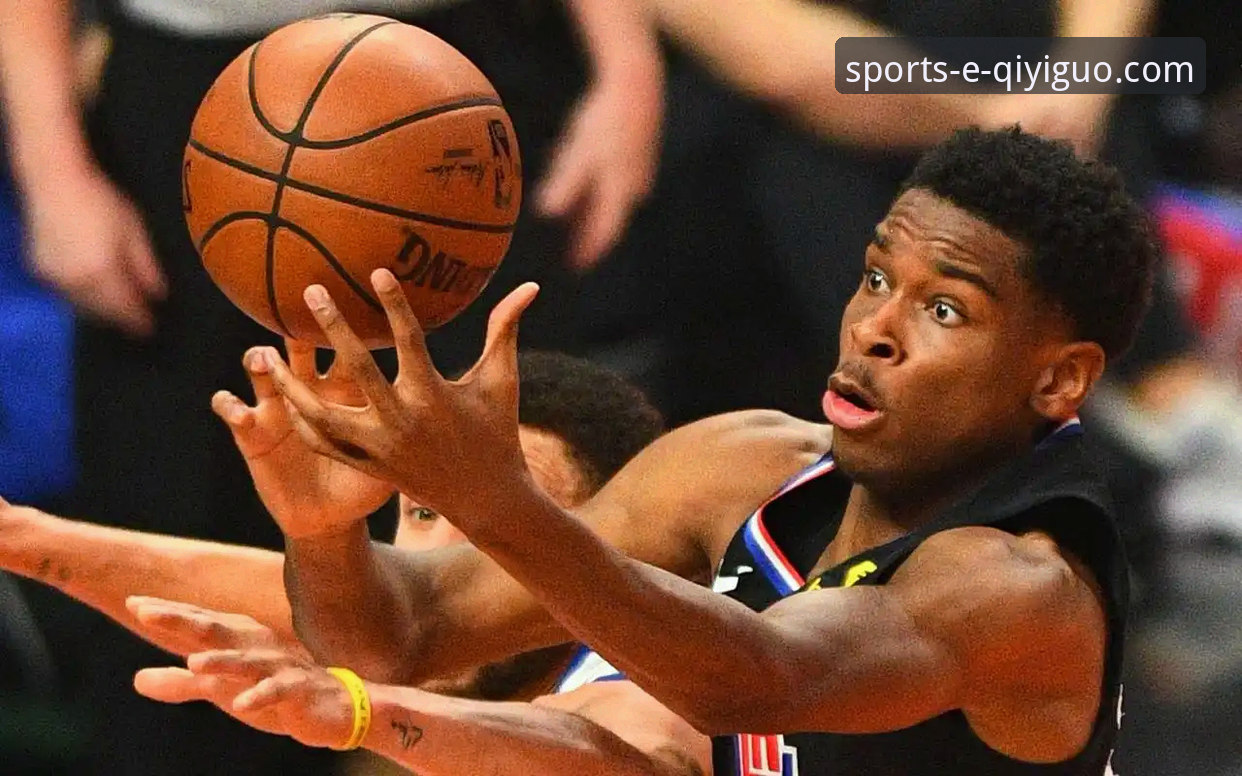 如何通过奇异果体育APP高清回放功能，深度复盘亚历山大47分加时赛制胜表现